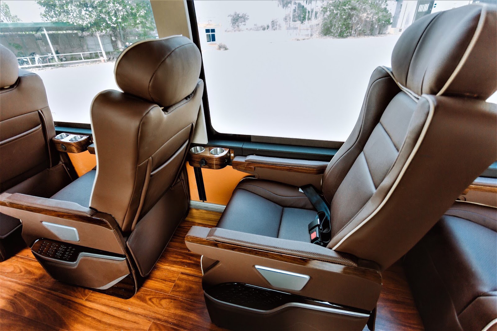 VIP Limousine Expressway Transfer